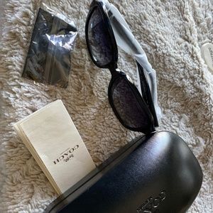Coach HC8298SU sunglasses